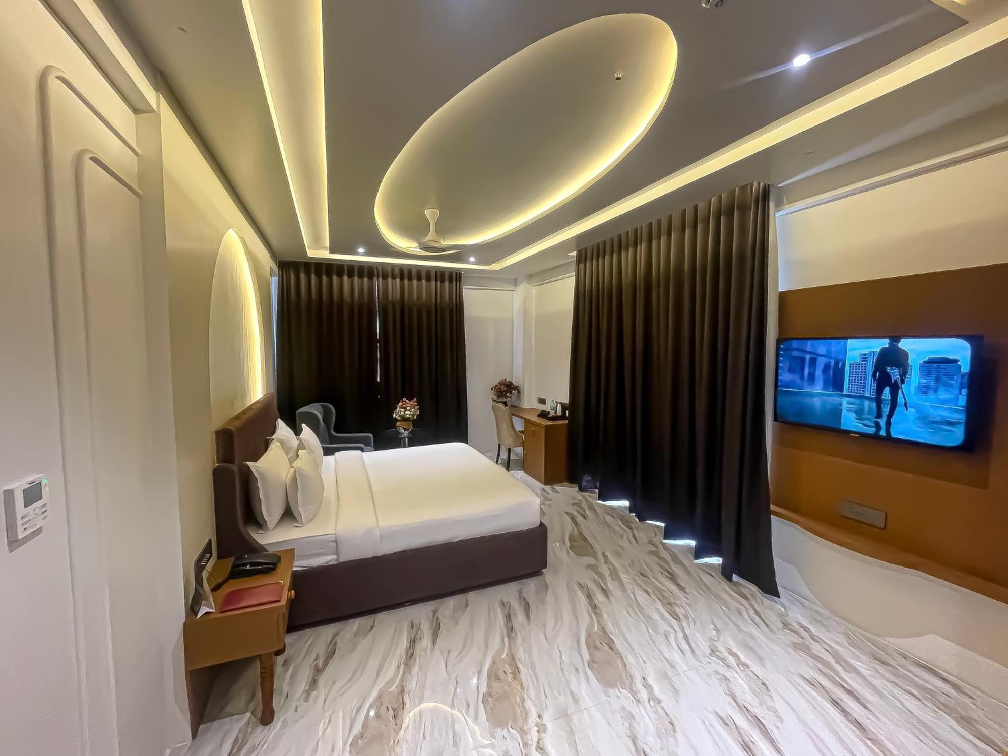 The S Crown Somnath酒店 外观 照片
