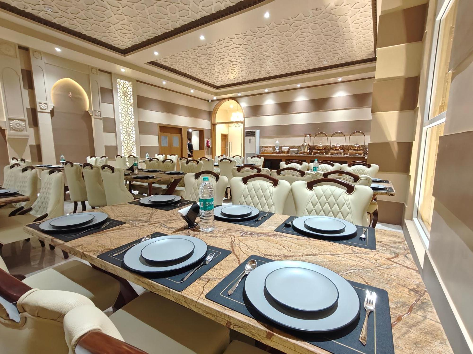 The S Crown Somnath酒店 外观 照片