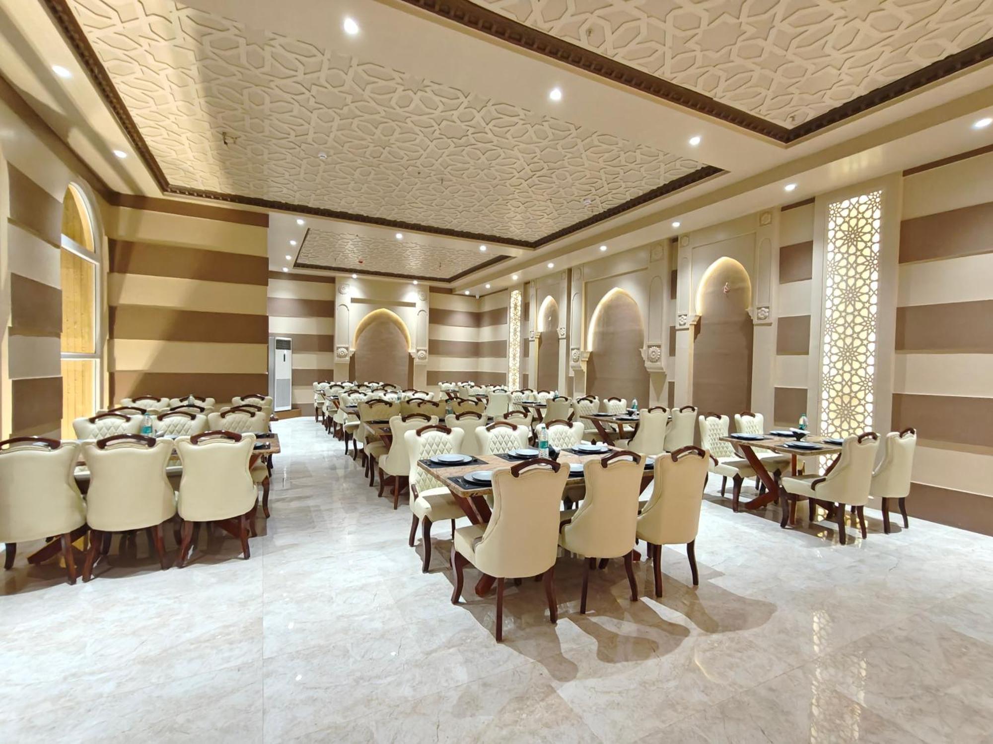 The S Crown Somnath酒店 外观 照片