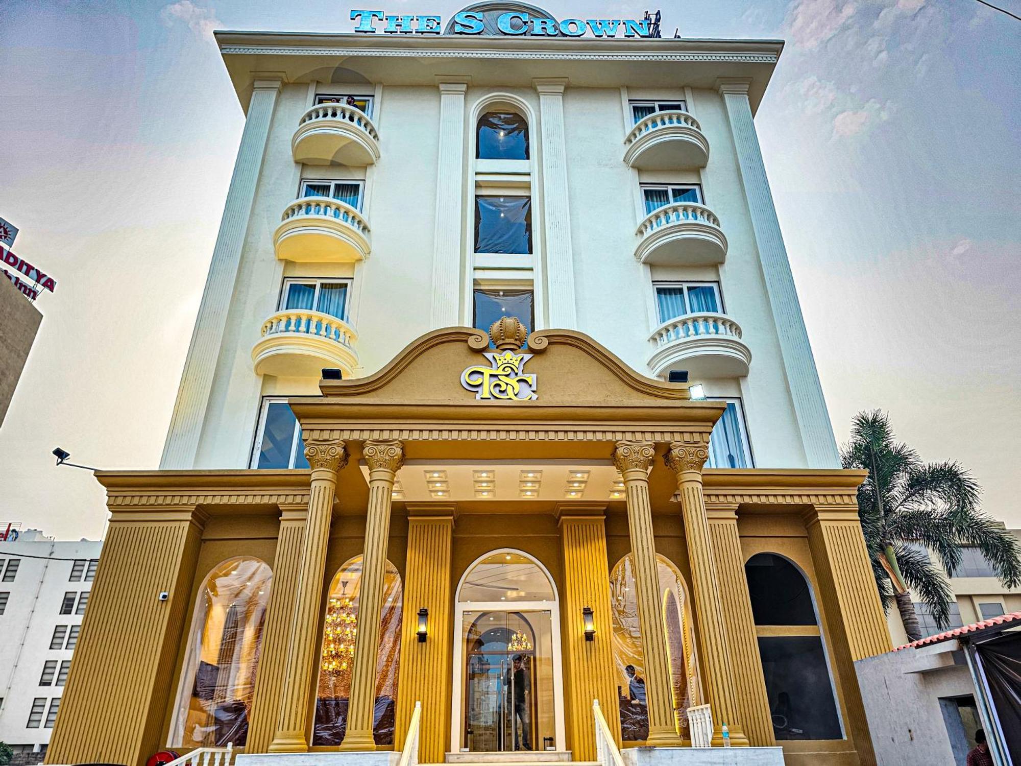 The S Crown Somnath酒店 外观 照片